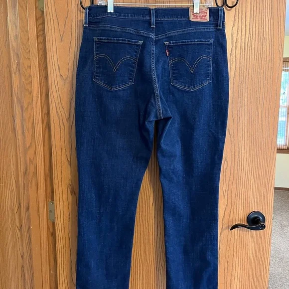 Levi Strauss Sz 14 short (35 X 28.5) Classic Women’s Blue Jeans  Straight Leg - Picture 2 of 2